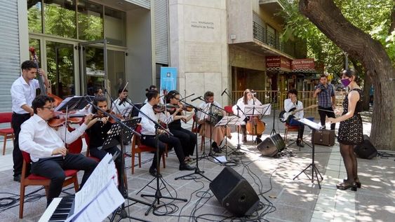 En ensamble integrado por músicos de las Orquestas de la Municipalidad de Las Heras dieron un concierto en el Día Nacional del Tango. Gentileza MLH