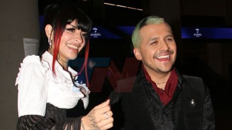 Cazzu y Christian Nodal, el ex de Belinda. En los Premios Gardel | Foto: Movilpress
