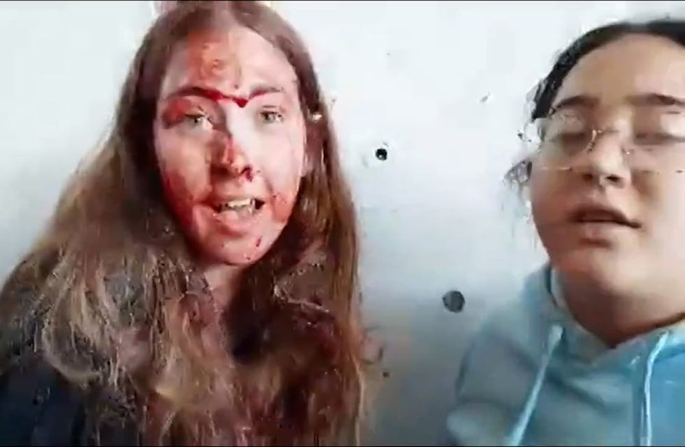 Las familias de las secuestradas decidieron que se difunda el video, ya que afirman que la prensa internacional no se preocupa por los rehenes que llevan ya más de 200 días en manos de los terroristas que prometieron embarazarlas y dispararles a todas.