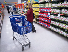El consumo cayó más de 5% en abril y profundizó la baja en supermercados y shoppings. El consumo cayó más de 5% en abril y profundizó la baja en supermercados y shoppings.