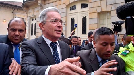Dictaron prisión preventiva al ex presidente de Colombia, Álvaro Uribe.