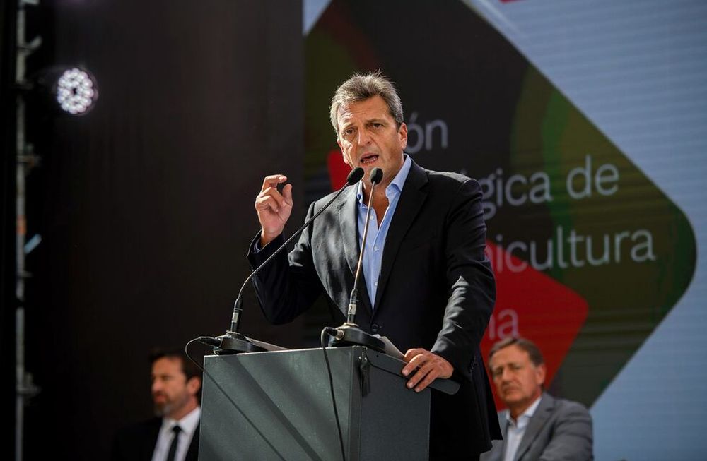 El ministro de Economía, Sergio Massa, participó en Mendoza del tradicional Desayuno Anual de la Corporación Vitivinícola Argentina (Coviar), y anunció un tipo de cambio diferencial a partir del 1 de abril