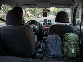 Conductor de Uber fue absuelto tras 5 meses acusado y detenido por robarle el equipaje a un turista inglés