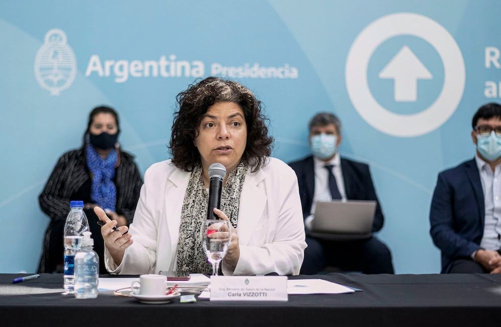 Vizzotti aseguró que el total de las dosis que recibió Argentina con el vuelo de la semana pasada y el de hoy, hay por lo menos una semana de vacunación asegurada”.