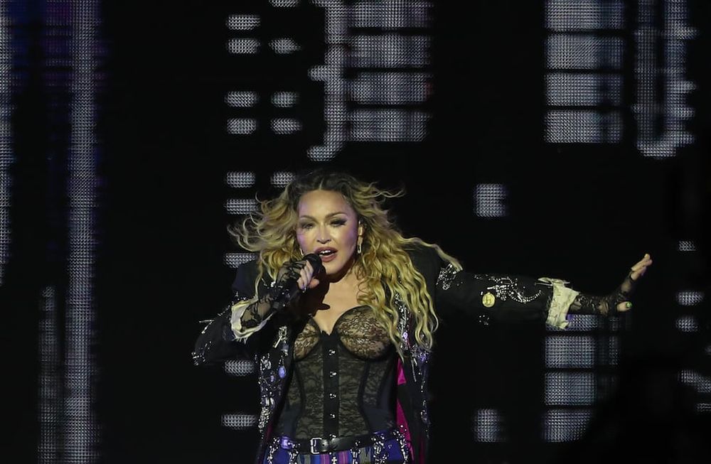 AME3447. RÍO DE JANEIRO (BRASIL), 04/05/2024.- La cantante Madonna se presenta en un concierto gratuito, única presentación de su gira The Celebration Tour en Suramérica, este sábado en la playa de Copacabana en Río de Janeiro (Brasil). EFE/ André Coelho