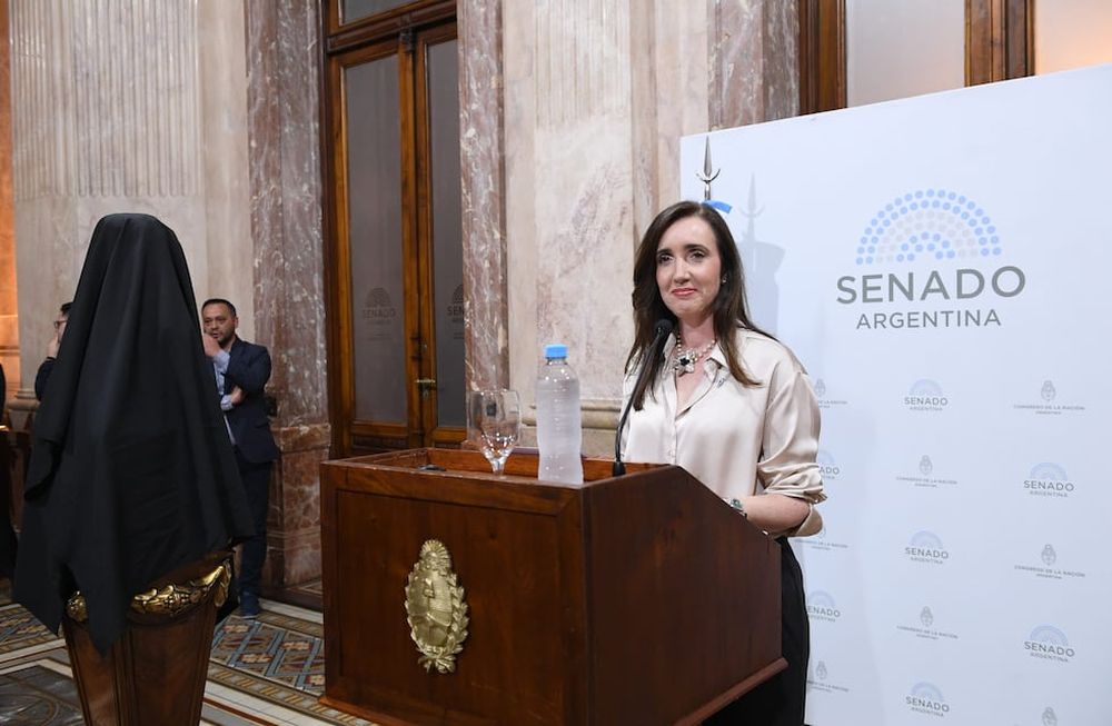 Victoria Villarruel inauguró el busto de Isabel Martínez de Perón en el Senado. Foto: Senado Argentina