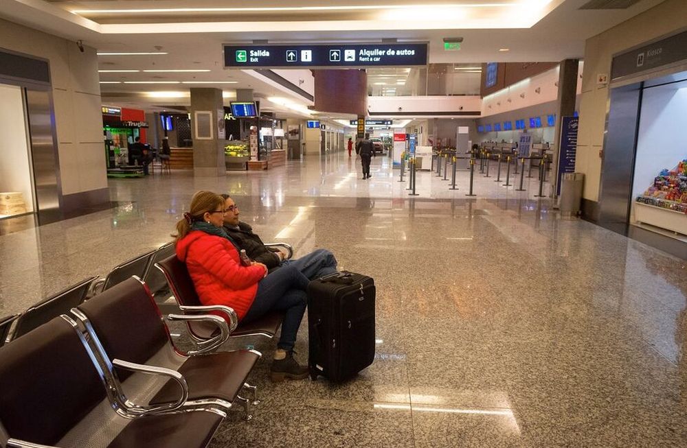 La Justicia emplazó al Gobierno para que en 24 horas dejen viajar a una paciente oncológica que está varada en Estados Unidos.