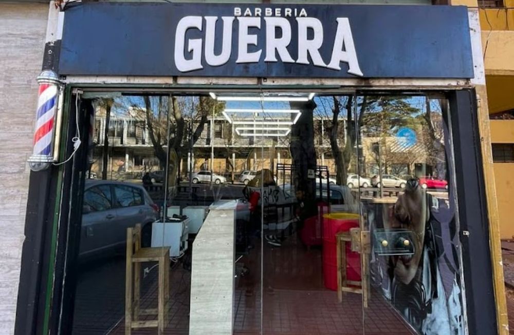 La curiosa promoción de un barbería de Mendoza para los estudiantes.