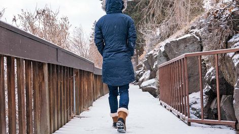 Las parkas no van más, esta es la nueva tendencia en abrigos para este invierno 2025