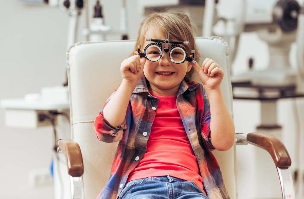 En la infancia temprana, que abarca desde el nacimiento hasta el inicio de la escolarización, las patologías oculares más frecuentes son la miopía, el astigmatismo, el estrabismo y el “ojo vago”. Foto: RUMBOS