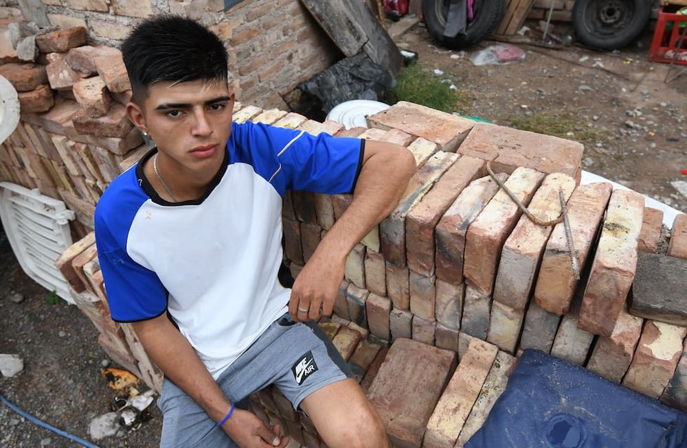 Construye casas junto a su cuñado, y ya tiene una buena base para su anhelada profesión: la de diseñar viviendas. / Foto: José Gutierrez / Los Andes