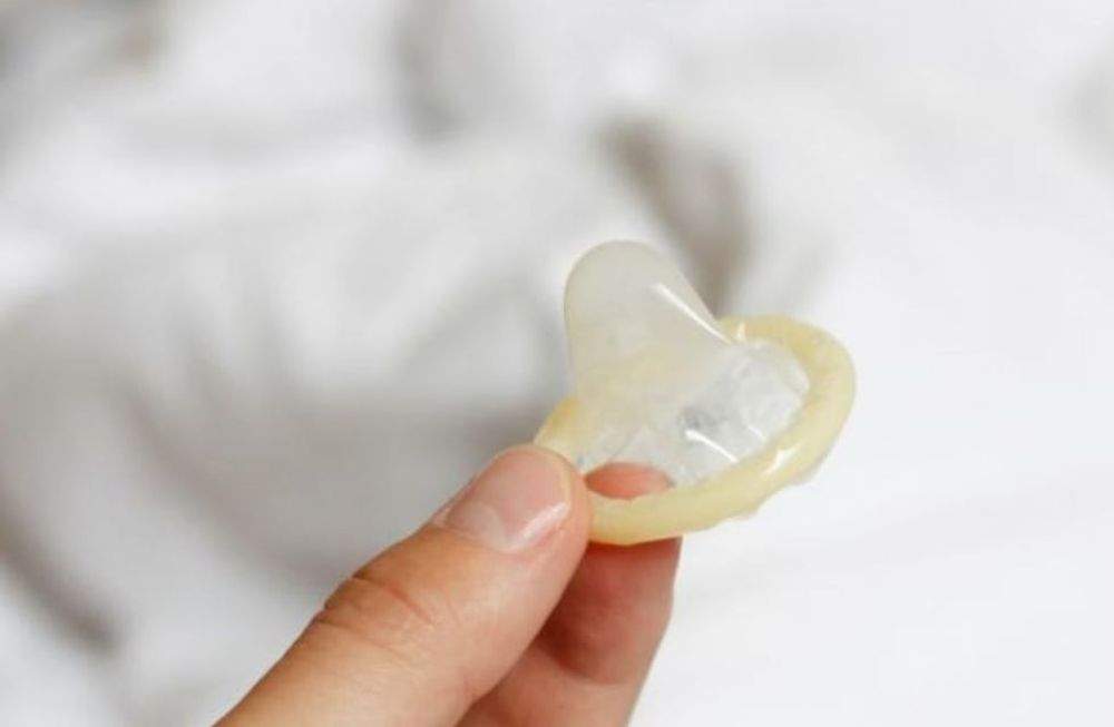 El “stealthing” es un término que se utiliza para describir una práctica sexual no consensuada en la que un individuo, generalmente un hombre, retira intencionalmente el preservativo durante el acto sexual. Foto: Web.