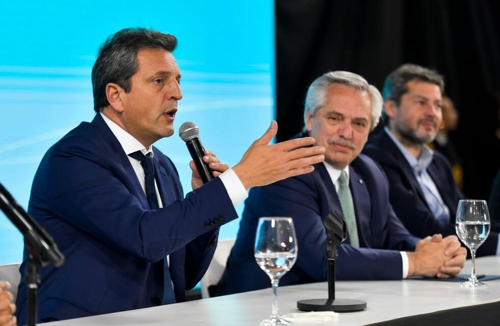 El ministro de Economía, Sergio Massa, participó de un acto junto al presidente Alberto Fernández donde anunció que los clubes de barrio seguirán pagando tarifas subsidiadas.