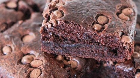 Cómo hacer una torta de chocolate súper húmeda con muy pocos ingredientes