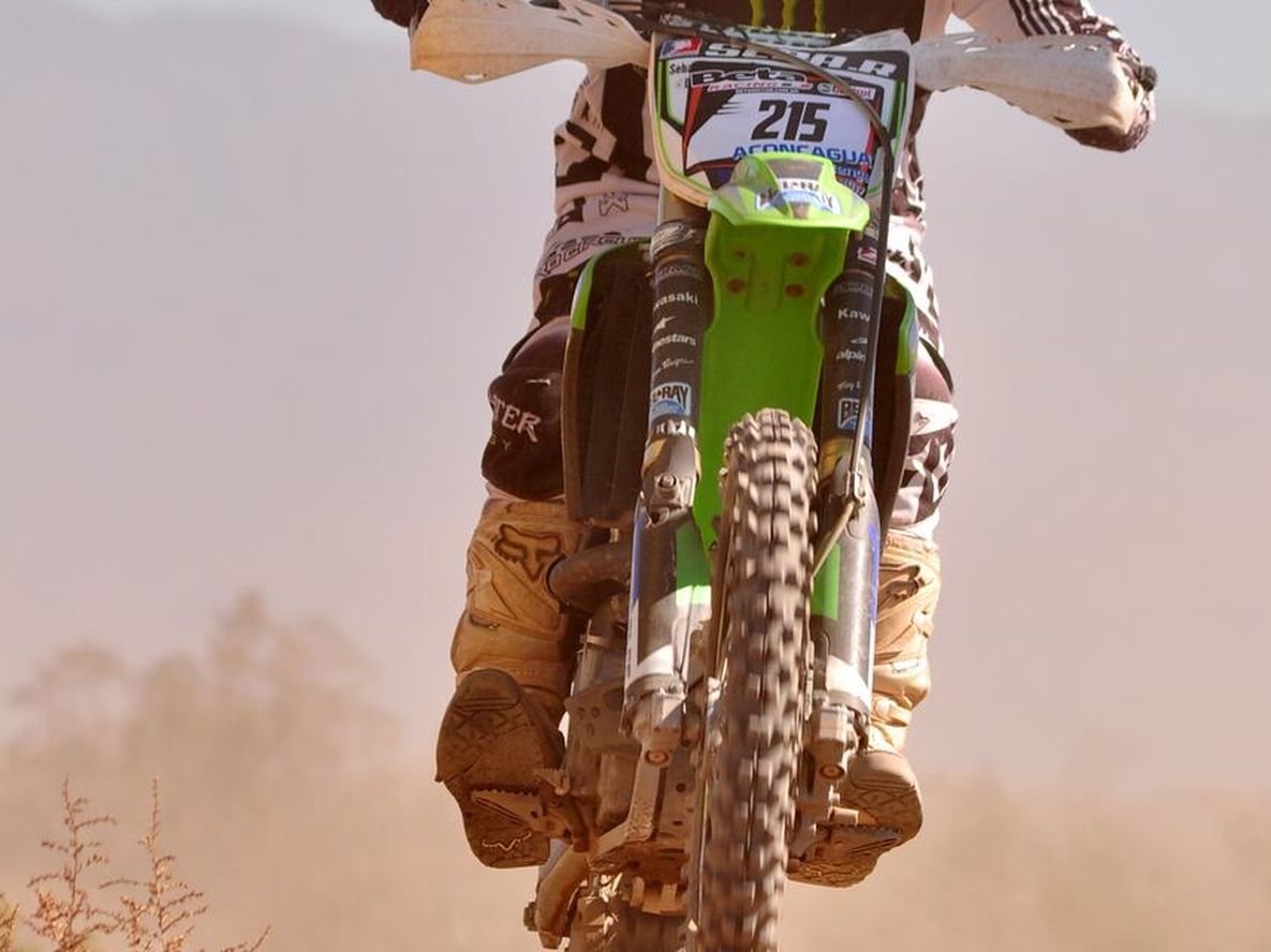 Las Heras: chocaron de frente mientras hacían enduro y sufrieron múltiples fracturas.