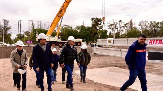 La obra del nuevo puente que unirá Godoy Cruz con Ciudad está a un 60% de avance
