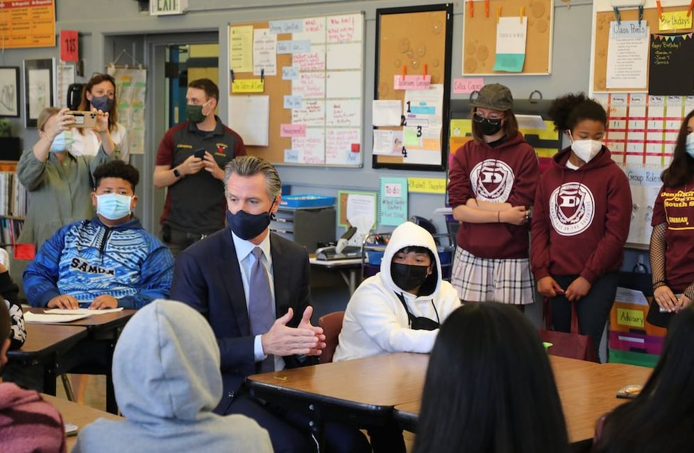 California planea agregar la vacuna anticovid como requisito para asistir a la escuela a partir del próximo otoño. Gentileza / www.nytimes.com