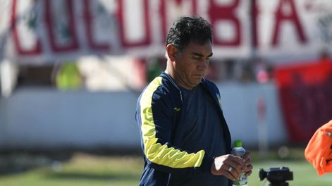 Darío Alaniz llevó al Globo a una histórica clasificación en Copa Argentina, pero no sabe si seguirá en el club. Foto: José Gutiérrez / Los Andes