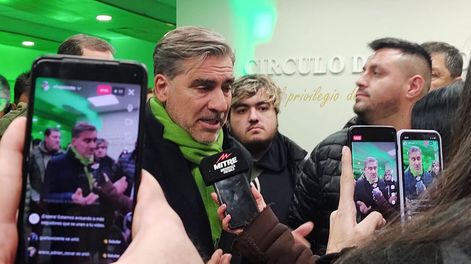 Los Andes | En Campaña. Mario Vadillo estimó necesario salir a tentar a los votantes que se identifiquen con la oferta del partido que lidera. Foto / Mauricio Videla