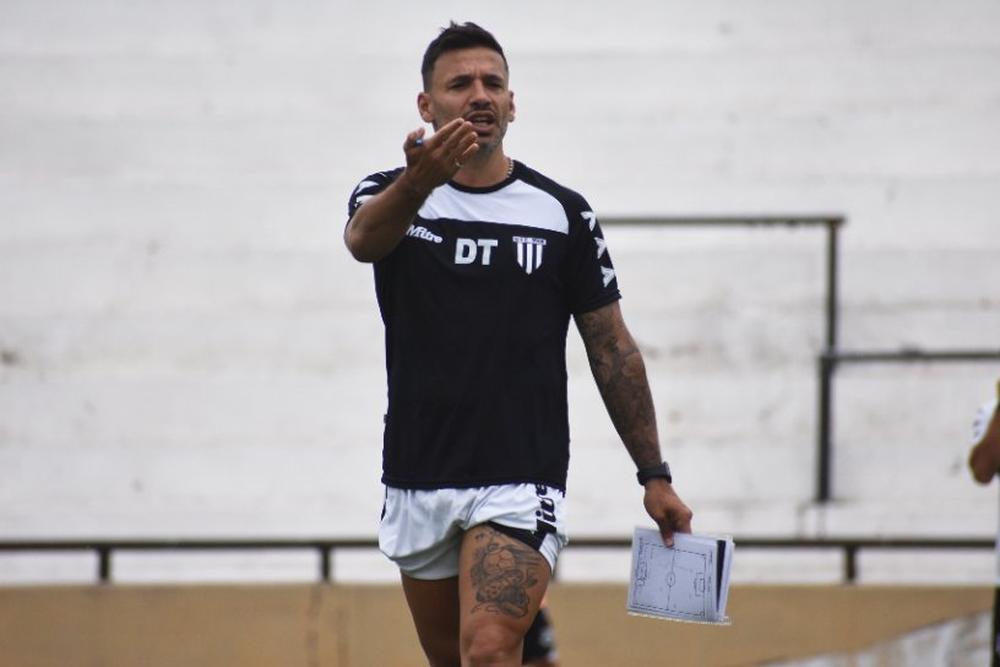 Ariel Broggi, entrenador de Gimnasia, sum&oacute; once refuerzos de cara al debut del Lobo en la Liga Profesional. &nbsp;