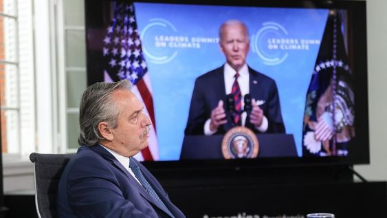 El presidente Alberto Fernández diserta en la Cumbre de Cambio Climático, tras ser invitado por su par estadounidense Joe Biden. (Presidencia)