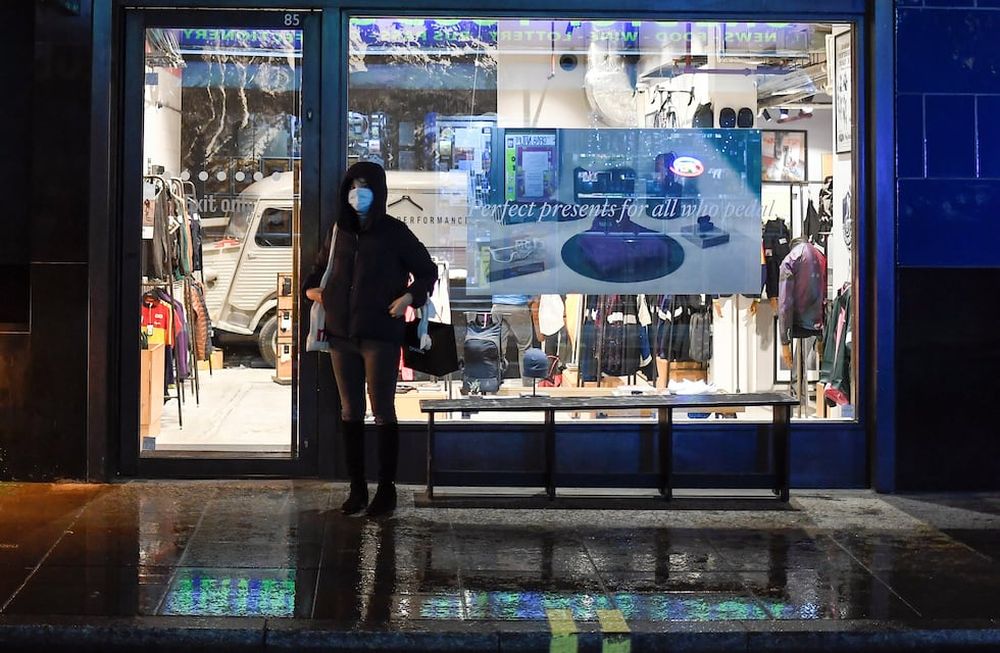 Se estudiarán medidas como las prohibiciones de vuelos y los test de detección de coronavirus PCR para viajeros procedentes del Reino Unido.