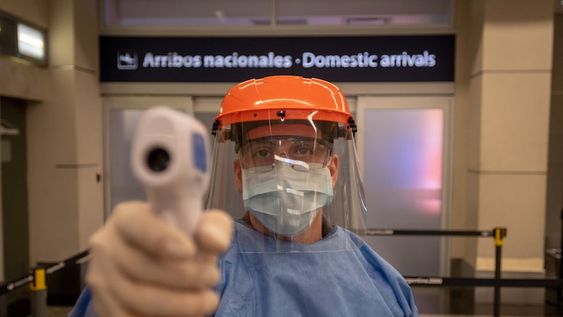 Aeropuertos Argentina 2000 presento las acciones sanitarias que se llevaran a cabo en Mendoza a la espera del retorno de los vuelos Foto: Ignacio Blanco / Los Andes