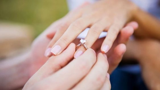 La propuesta de casamiento que nunca fue porque la novia ¡se quedó dormida!