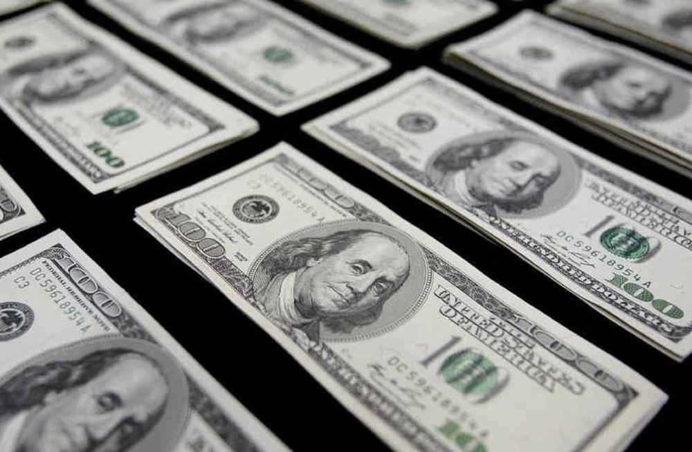 ¿Cómo sacar la certificación negativa para comprar dólar ahorro?