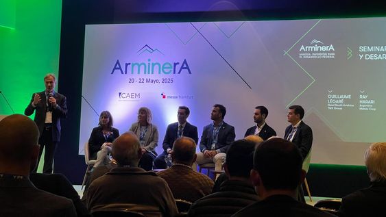 En ArMinera, ﻿Guillaume Légaré, Head South América Toronto Stock Exchange (TSX) y Toronto Stock Exchange Venture (TSC V); Ray Harari CEO, Argentina Metals Corp. Y fundador de Canalis Capital; Francisco Poodts, CFO Aldebaran Resources; Sebastián Piña, CFO Impulsa Mendoza; Laura Rópolo, Asesora Unidad Minera Grupo Petersen; Natalia Marchese, Presidente IPEEM San Juan