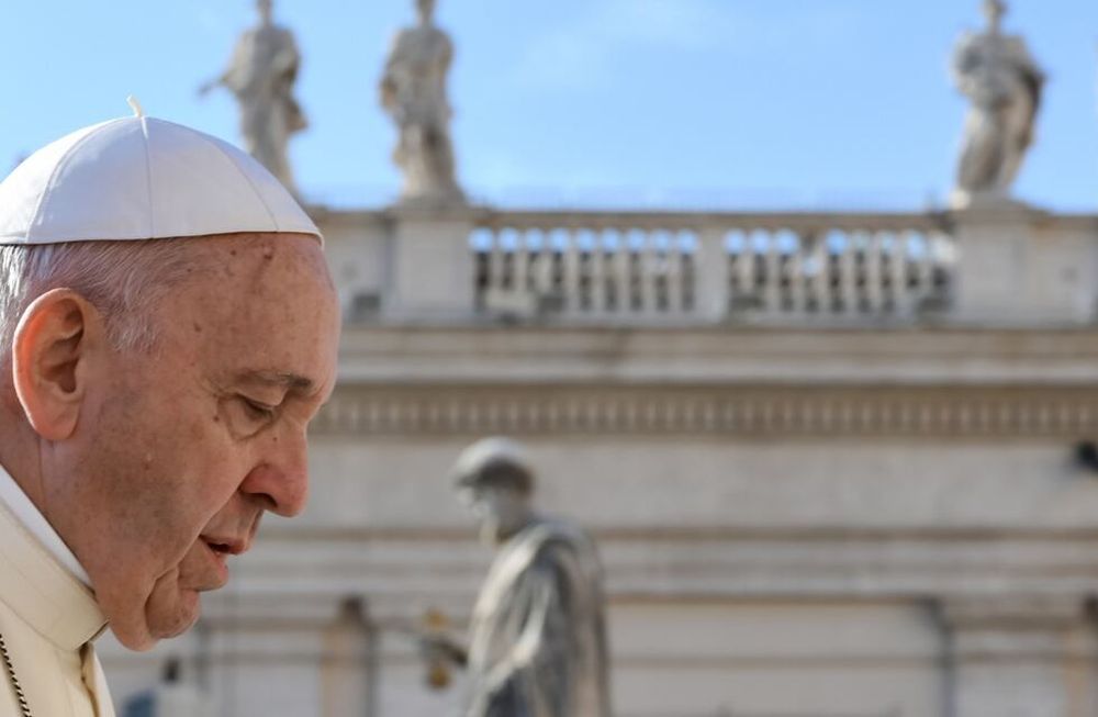 El Papa comparó el aborto con “contratar a un sicario para acabar con una vida humana”