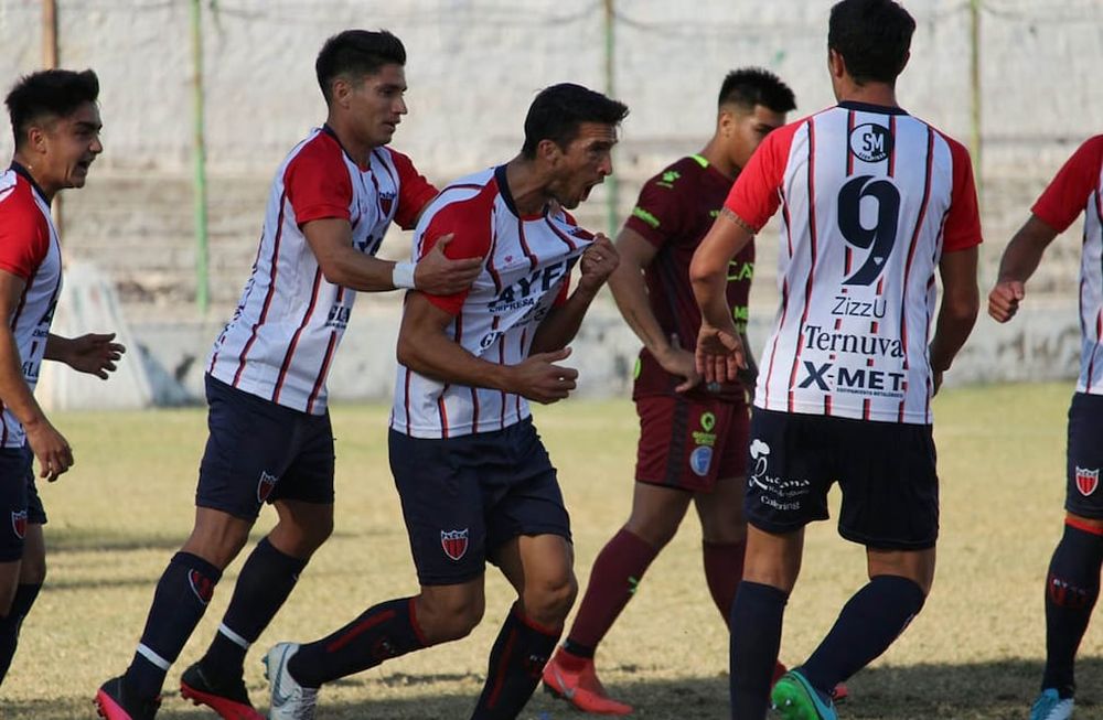 Te están buscando, Matador. Agustín Sanfilippo grita uno de sus tres tantos de la goleada 4-0 de Talleres ante Godoy Cruz. / Gentileza Prensa Andes Talleres Sport Club.