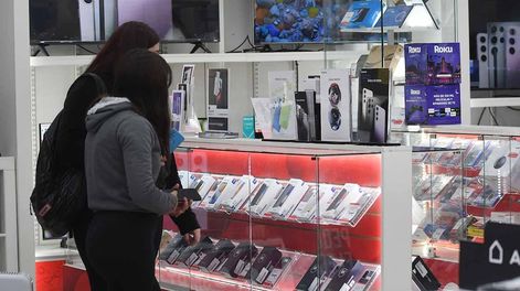 El declive acumulado en las ventas minoristas de los comercios pyme, en los primeros cinco meses del año, alcanza el 1,7%. Foto: José Gutierrez / Los Andes