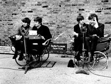 rescatan un video inedito de the beatles: que se ve en las imagenes
