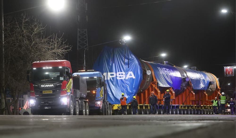 Inicio del operativo para trasladar el reactor que se hizo en Impsa para YPF