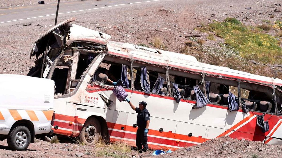 Imputaron al chofer del micro que volcó en Las Cuevas