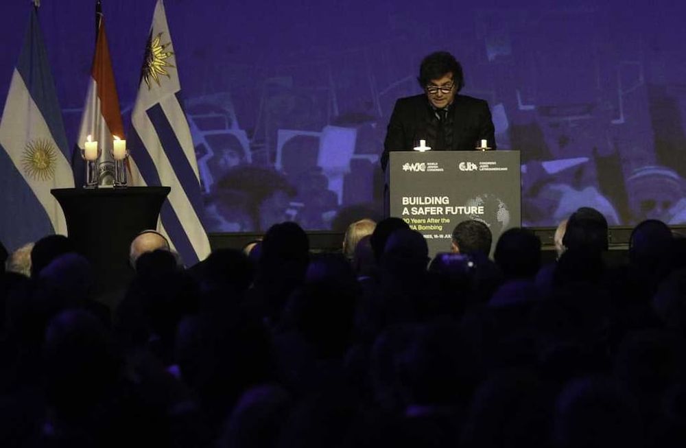 El presidente, Javier Milei, encabezo el cierre de la conferencia internacional sobre seguridad y terrorismo Construyendo un futuro más seguro, 30 años después del atentado a la AMIA-DAIA, organizada por El Congreso Judío Mundial y el Congreso Judío Latinoamericano, junto a la DAIA y la AMIA.FOTO NA:MARIANO SANCHEZ