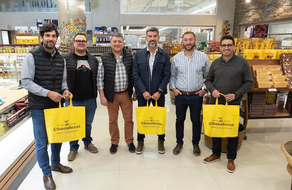 Ulpiano Suarez visitó la empresa Chocolezza, distinguida a nivel nacional