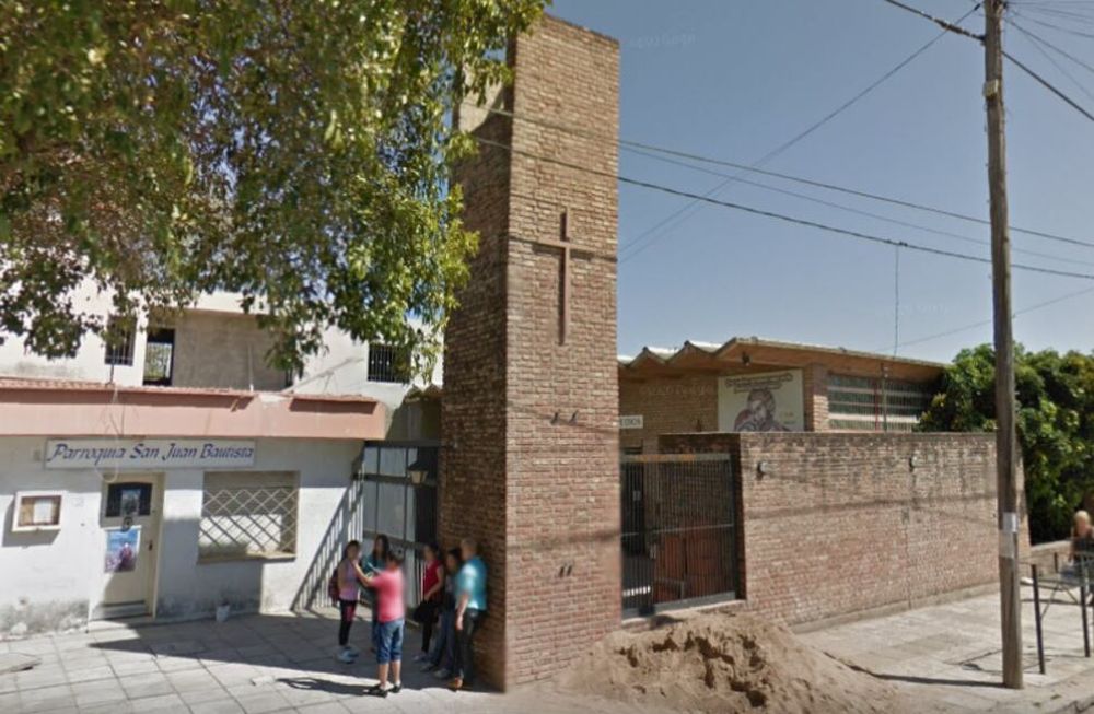 Delincuentes se robaron los sanitarios de una capilla durante la misa.