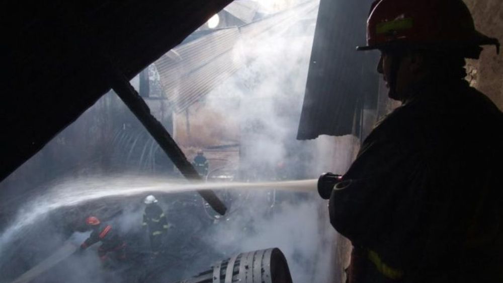 &nbsp;Gracias a la rápida intervención de la Policía y los Bomberos Voluntarios, el fuego fue controlado sin que se registraran daños en viviendas cercanas.