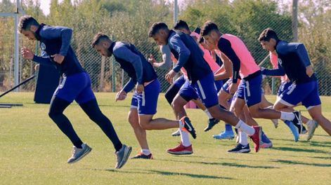 Los Andes | Corre, Tomba. Ojeda, Silva, Colmán y Ramírez encabezan el grupo durante el trabajo físico. El plantel de Méndez sabe que se juega una final el domingo en Santa Fe. / Gentileza Prensa CDGAT.