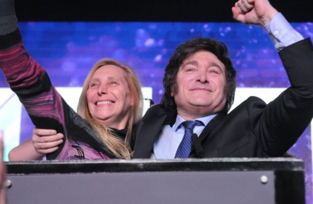 Karina Milei junto al presidente electo, Javier Milei, tras su triunfo en el balotaje del 19 de noviembre de 2023.