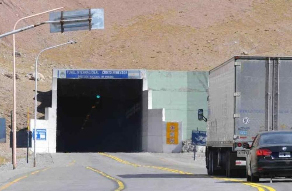 El paso Cristo Redentor, el cruce más importante entre Argentina y Chile. Por ahora, los turistas solamente podrán ir vía aérea al país vecino. Archivo / Los Andes