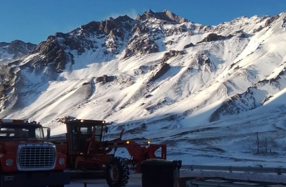 Fotos y video: Así fue la espectacular nevada en Alta Montaña y que derivó en el cierre del Paso a Chile. Foto: Gendarmería Nacional.