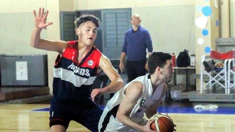 Regatas continúa líder e invicto
