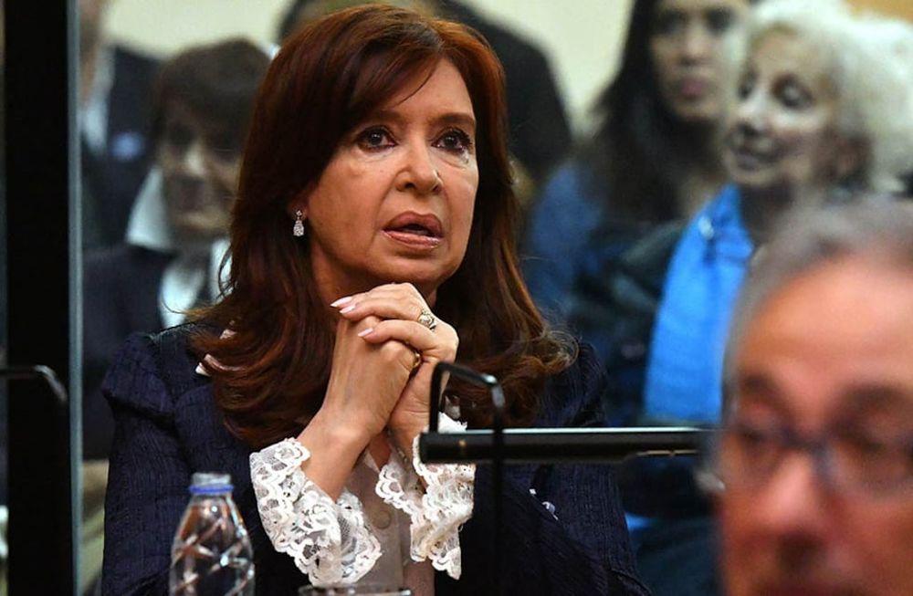 Cristina Kirchner, la jefa política del oficialismo, jamás buscó regresar al poder por el afán de disponer sobre alguna política pública. Cristina regresó para labrar la alfombra de su impunidad. Volver para zafar.