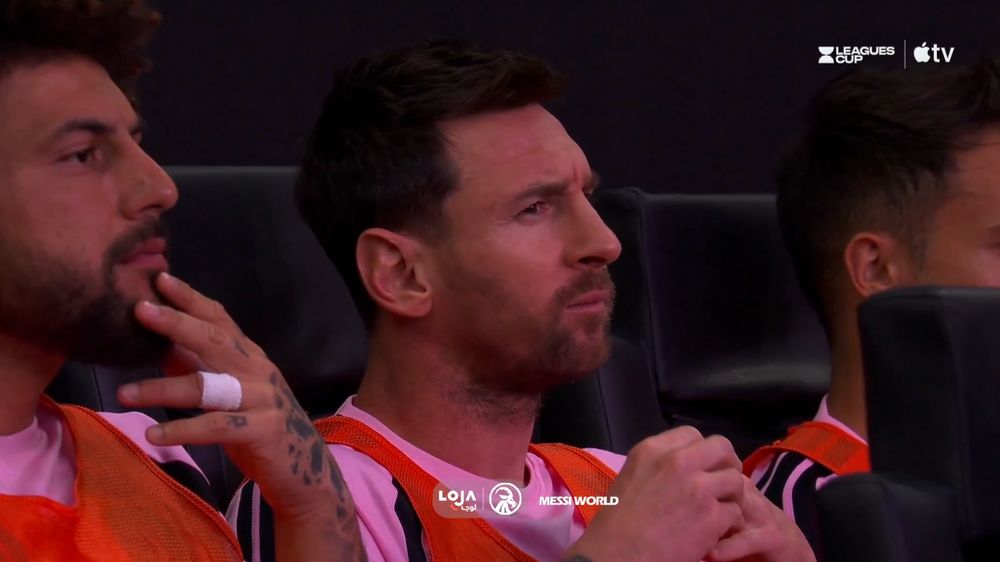 Lionel Messi, capitán del Inter Miami, en el banco de suplentes.