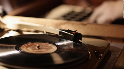 Los Andes | Cómo hacer un reloj de pared con discos de vinilo