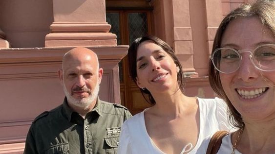 Ángel de Brito compartió imágenes de  fotos de Tamara Pettinato en Casa Rosada en la previa de su encuentro íntimo con Alberto Fernández. Captura de Twitter.