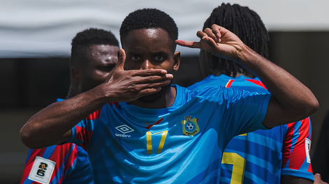 El gesto que realizan los jugadores de el RD Congo: tapan con su mano la boca y con la otra apuntan a la sien.&nbsp;